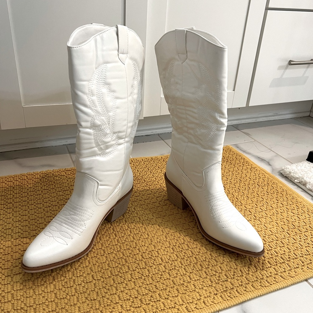 White Pierre Dumas Cowgirl boots 9